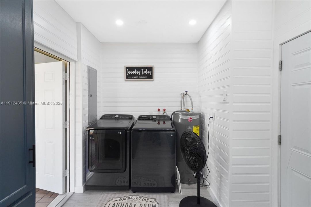 Activo con contrato: $815,000 (3 camas, 3 baños, 2416 Pies cuadrados)