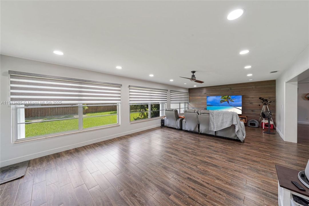 Activo con contrato: $815,000 (3 camas, 3 baños, 2416 Pies cuadrados)