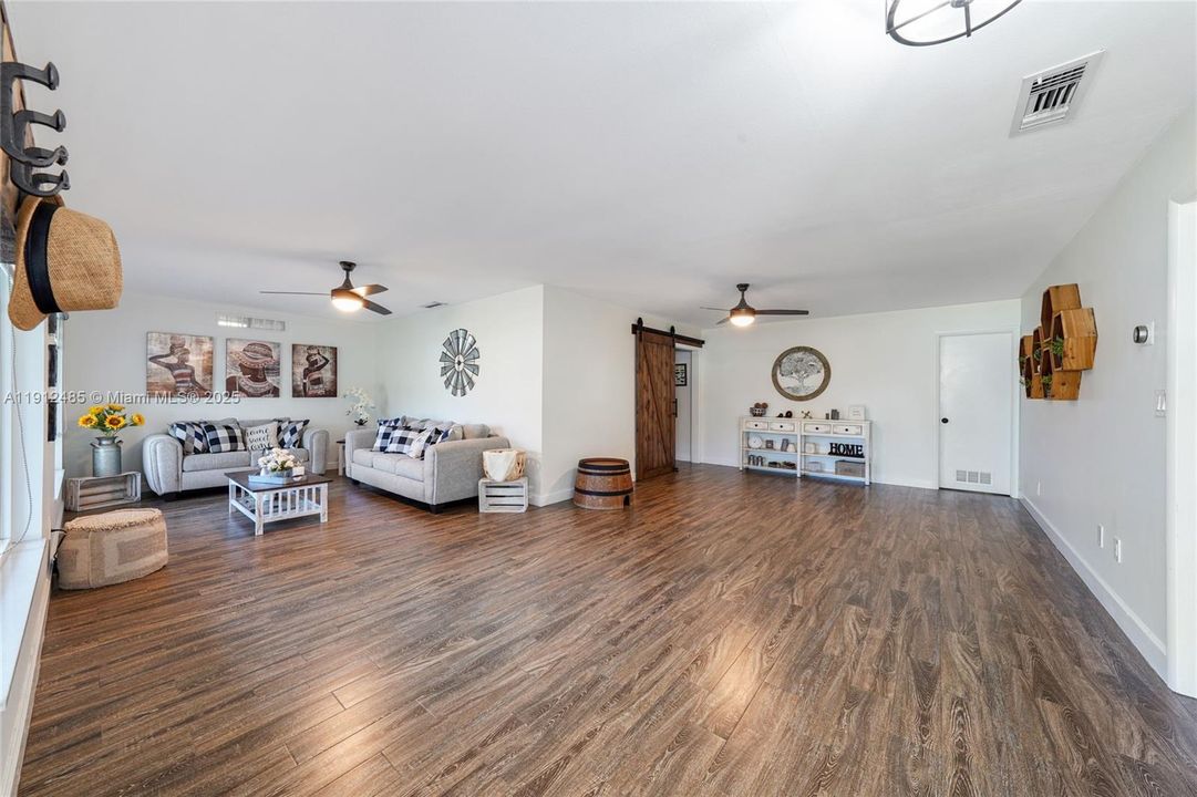 Activo con contrato: $815,000 (3 camas, 3 baños, 2416 Pies cuadrados)