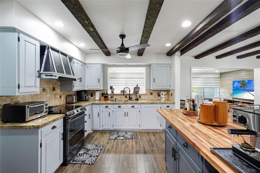 Activo con contrato: $815,000 (3 camas, 3 baños, 2416 Pies cuadrados)