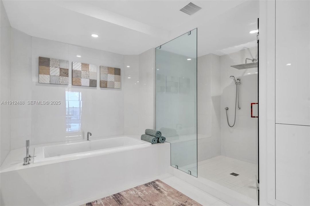 En Venta: $2,900,000 (3 camas, 3 baños, 2658 Pies cuadrados)