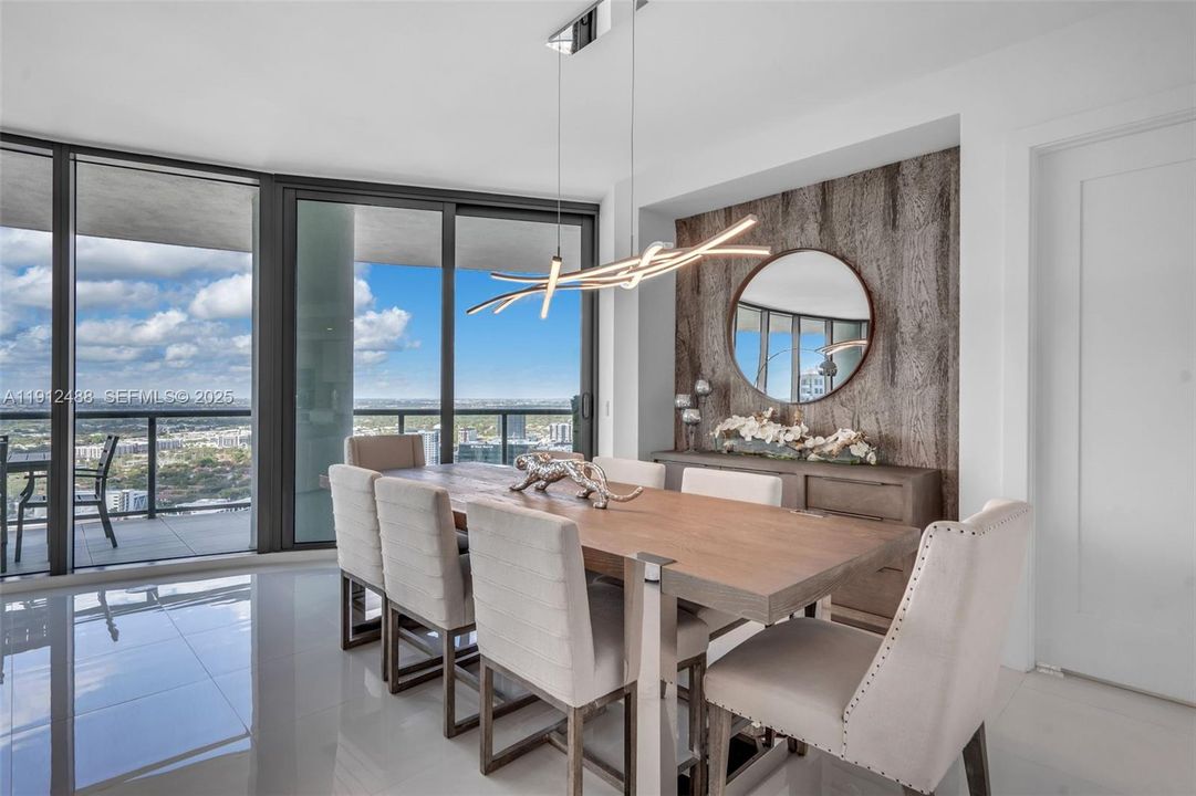 En Venta: $2,900,000 (3 camas, 3 baños, 2658 Pies cuadrados)