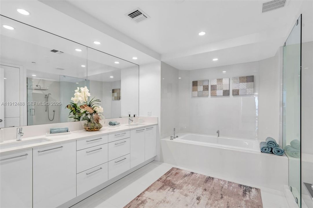 En Venta: $2,900,000 (3 camas, 3 baños, 2658 Pies cuadrados)