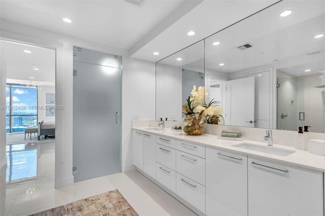 En Venta: $2,900,000 (3 camas, 3 baños, 2658 Pies cuadrados)