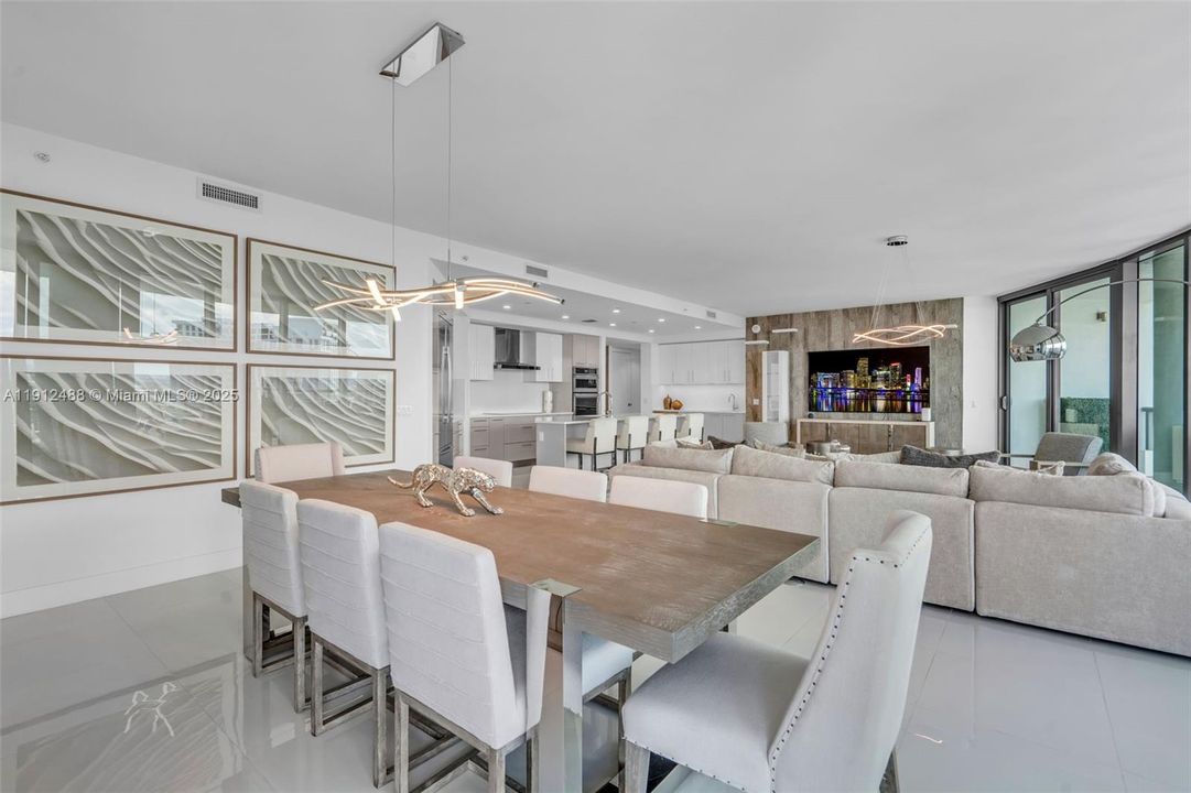 En Venta: $2,900,000 (3 camas, 3 baños, 2658 Pies cuadrados)