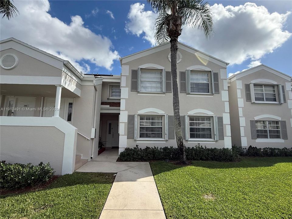 待售: $249,000 (2 贝兹, 2 浴室, 1070 平方英尺)