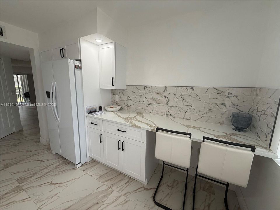 待售: $249,000 (2 贝兹, 2 浴室, 1070 平方英尺)