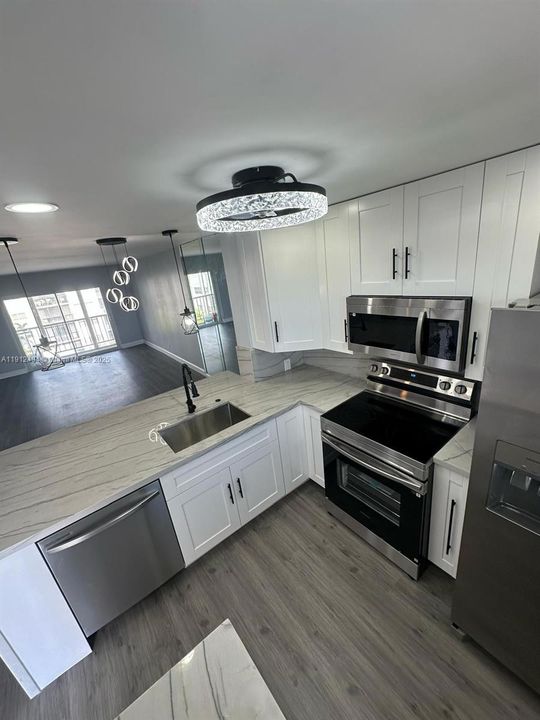 На продажу: $219,000 (2 спален, 2 ванн, 918 Квадратных фут)