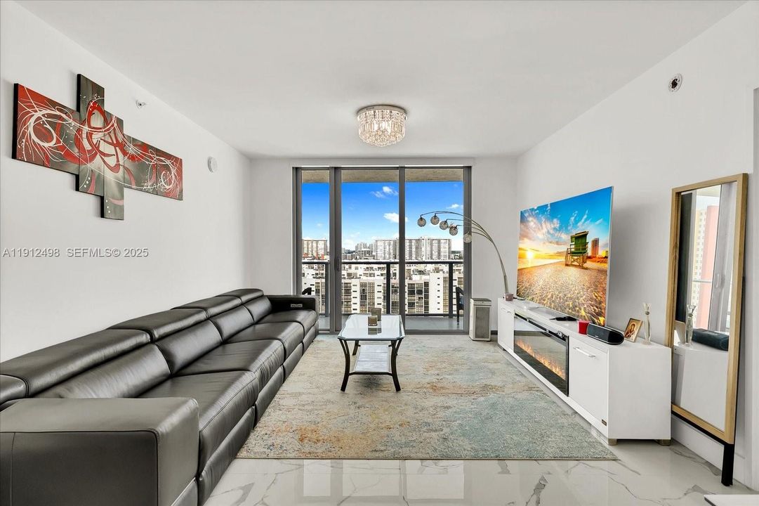 For Sale: $1,150,000 (2 beds, 3 baths, 1524 Square Feet)