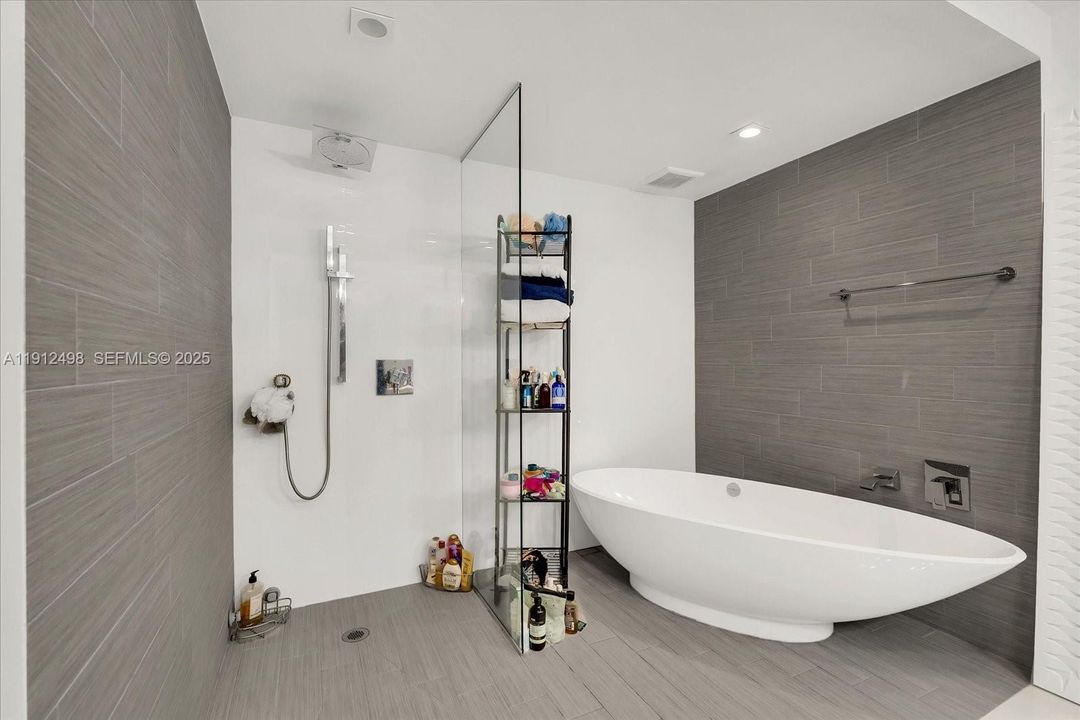 For Sale: $1,150,000 (2 beds, 3 baths, 1524 Square Feet)