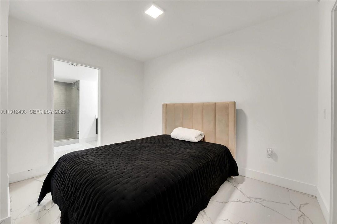 For Sale: $1,150,000 (2 beds, 3 baths, 1524 Square Feet)