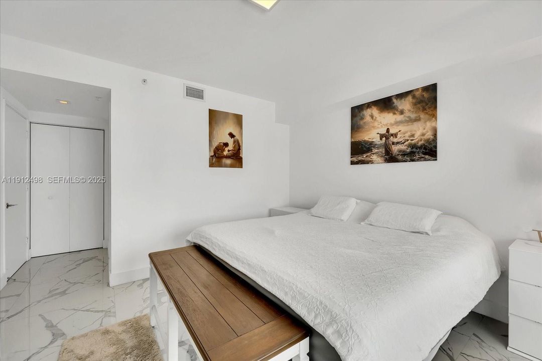 For Sale: $1,150,000 (2 beds, 3 baths, 1524 Square Feet)