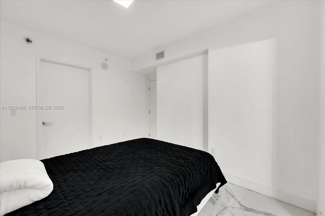 For Sale: $1,150,000 (2 beds, 3 baths, 1524 Square Feet)