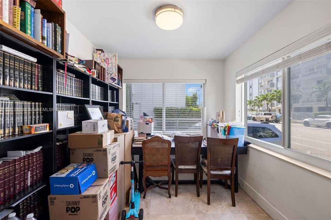 На продажу: $649,000 (3 спален, 2 ванн, 1220 Квадратных фут)