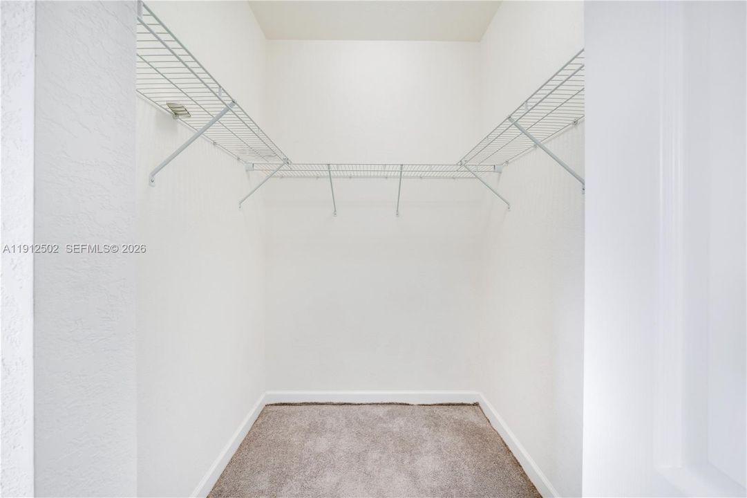 Под контрактом: $485,000 (3 спален, 2 ванн, 1412 Квадратных фут)