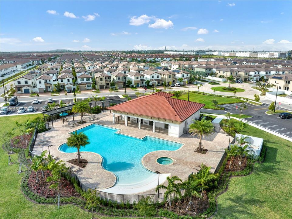 Под контрактом: $485,000 (3 спален, 2 ванн, 1412 Квадратных фут)