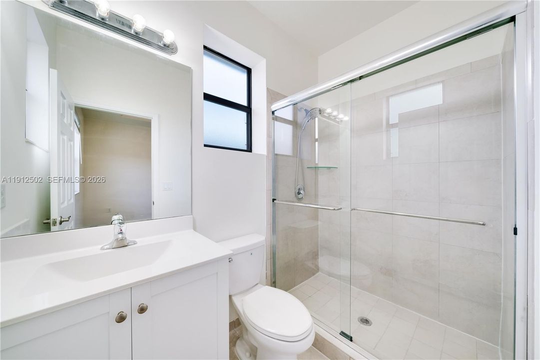 Под контрактом: $485,000 (3 спален, 2 ванн, 1412 Квадратных фут)