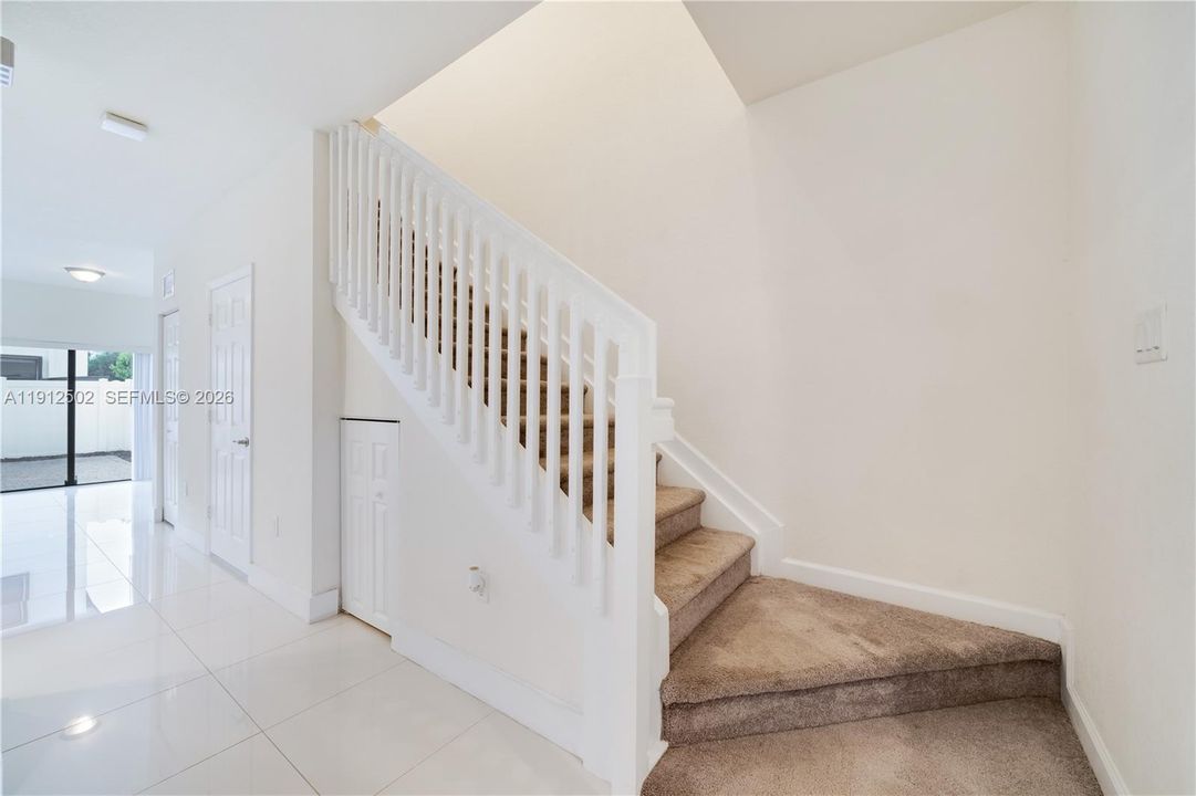 Под контрактом: $485,000 (3 спален, 2 ванн, 1412 Квадратных фут)