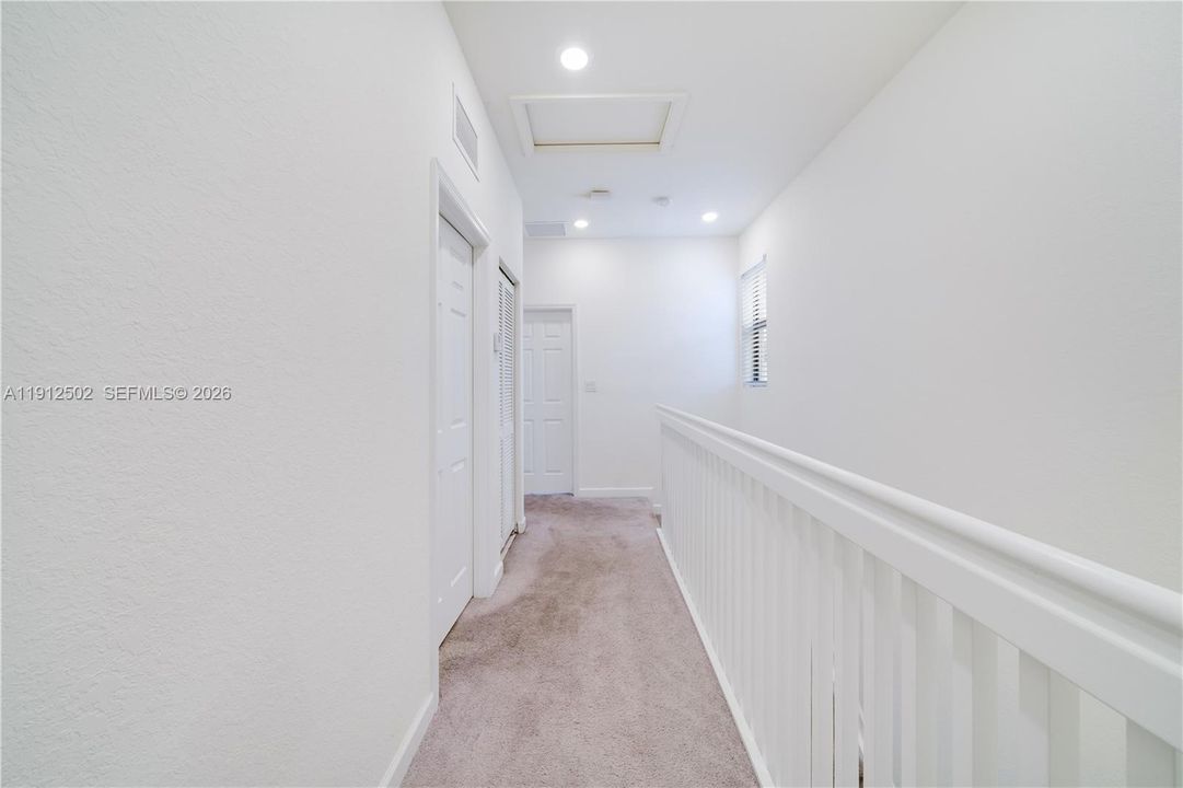 Под контрактом: $485,000 (3 спален, 2 ванн, 1412 Квадратных фут)