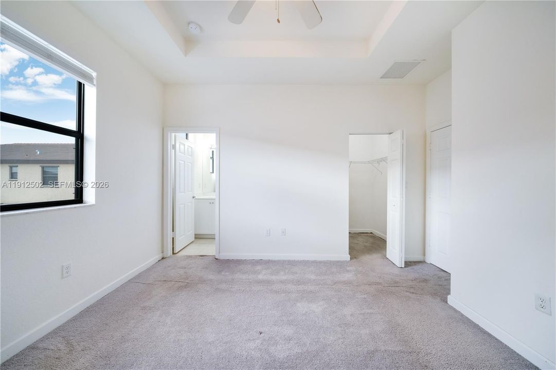 Под контрактом: $485,000 (3 спален, 2 ванн, 1412 Квадратных фут)