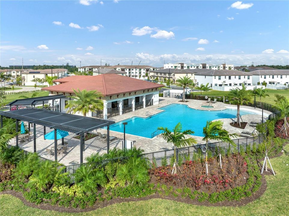 Под контрактом: $485,000 (3 спален, 2 ванн, 1412 Квадратных фут)