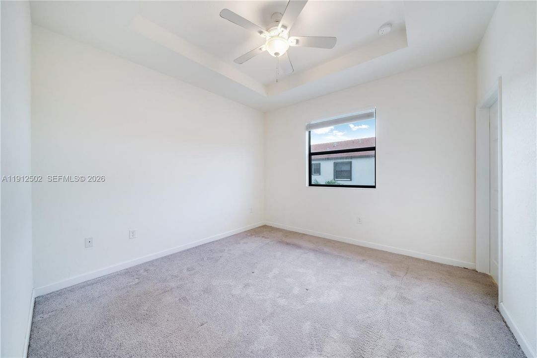 Под контрактом: $485,000 (3 спален, 2 ванн, 1412 Квадратных фут)