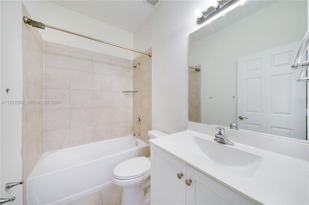 Под контрактом: $485,000 (3 спален, 2 ванн, 1412 Квадратных фут)