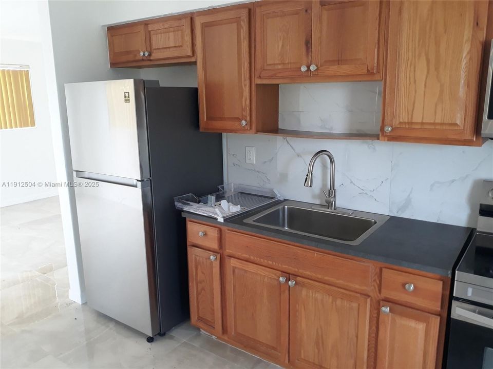 Recently Rented: $1,700 (2 beds, 1 baths, 750 Square Feet)