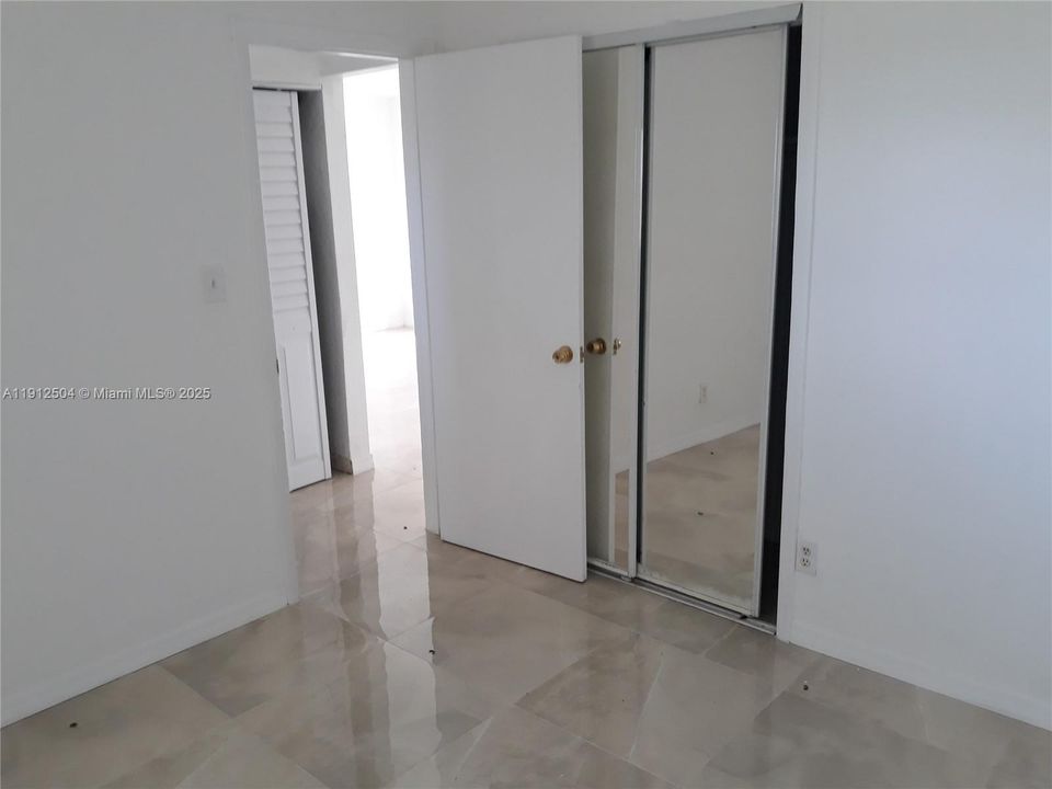 Recently Rented: $1,700 (2 beds, 1 baths, 750 Square Feet)