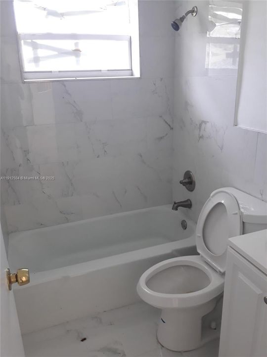 Recently Rented: $1,700 (2 beds, 1 baths, 750 Square Feet)