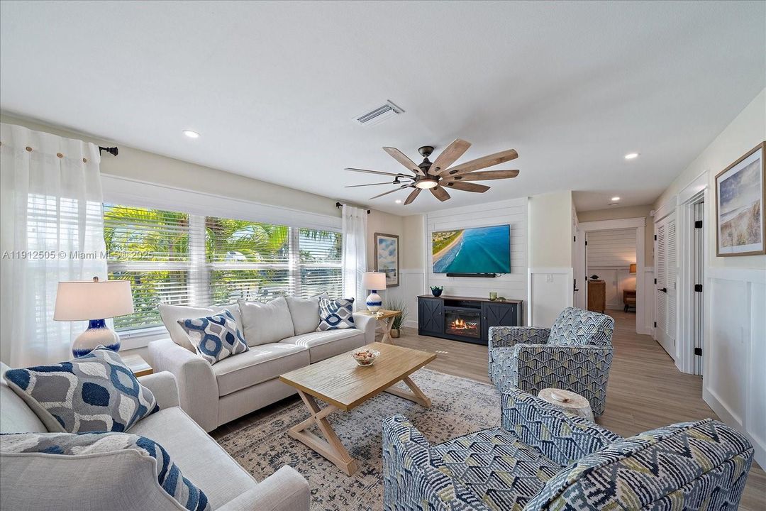 На продажу: $2,450,000 (3 спален, 3 ванн, 1779 Квадратных фут)