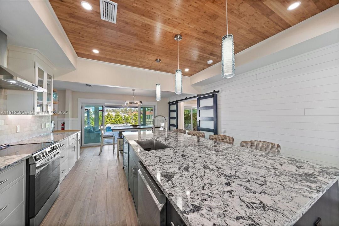 На продажу: $2,450,000 (3 спален, 3 ванн, 1779 Квадратных фут)