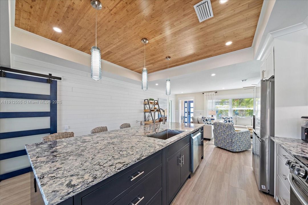 На продажу: $2,450,000 (3 спален, 3 ванн, 1779 Квадратных фут)