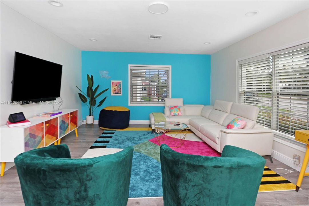 待售: $849,000 (3 贝兹, 2 浴室, 1500 平方英尺)