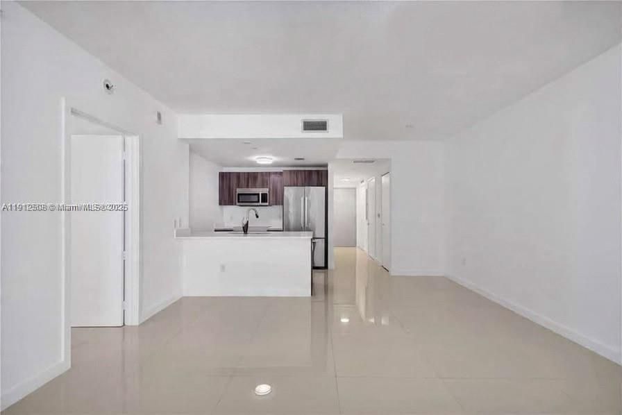 Recently Rented: $3,650 (1 beds, 1 baths, 745 Square Feet)