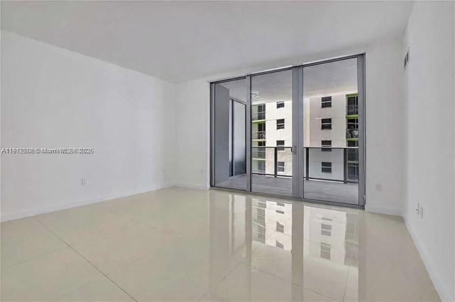 Recently Rented: $3,650 (1 beds, 1 baths, 745 Square Feet)