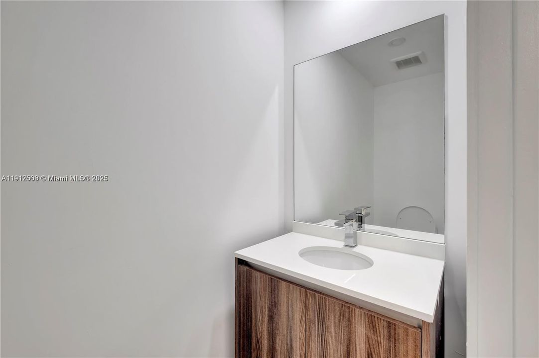 Recently Rented: $3,650 (1 beds, 1 baths, 745 Square Feet)