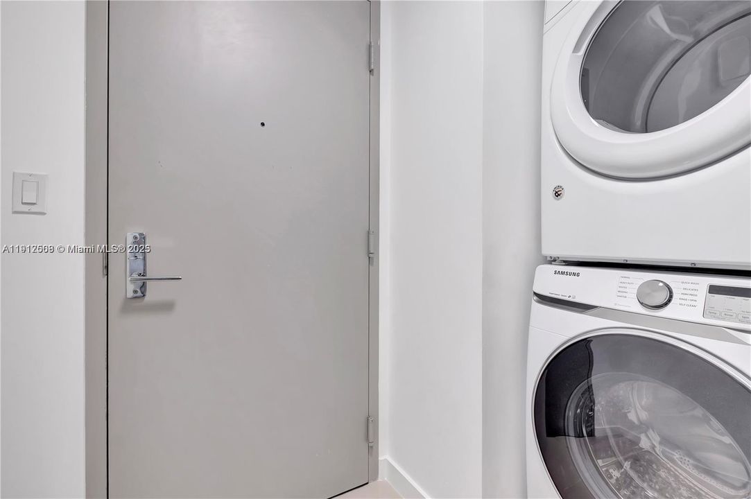 Recently Rented: $3,650 (1 beds, 1 baths, 745 Square Feet)