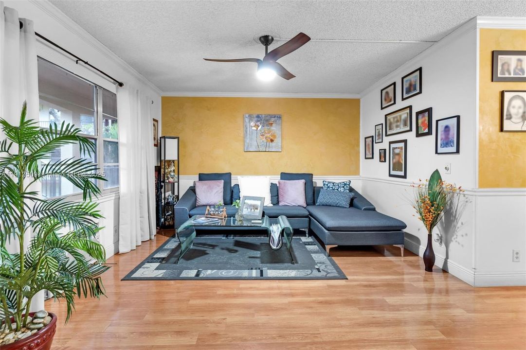 Active With Contract: $1,500 (1 beds, 1 baths, 811 Square Feet)