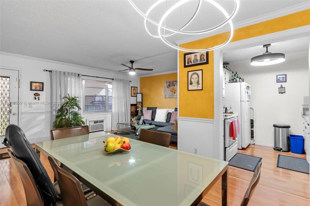 Active With Contract: $1,500 (1 beds, 1 baths, 811 Square Feet)