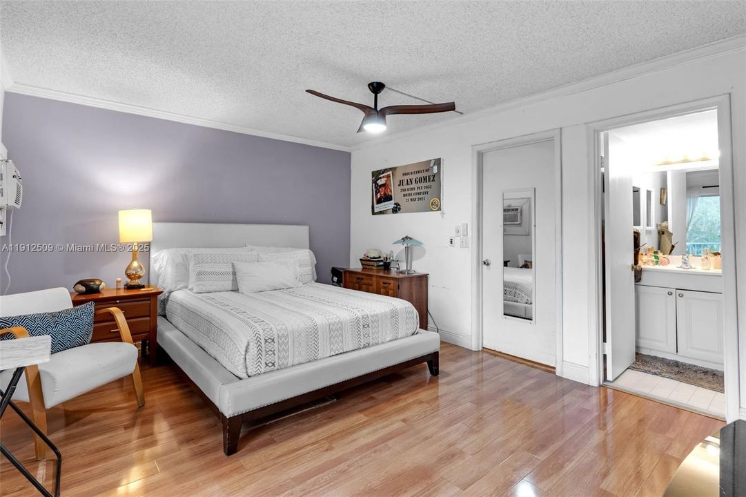 Active With Contract: $1,500 (1 beds, 1 baths, 811 Square Feet)