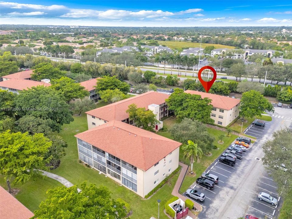 Active With Contract: $1,500 (1 beds, 1 baths, 811 Square Feet)