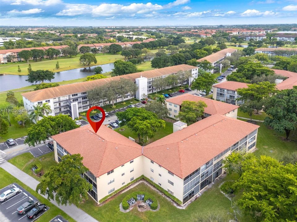 Active With Contract: $1,500 (1 beds, 1 baths, 811 Square Feet)