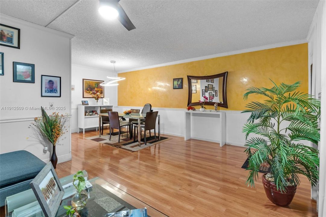 Active With Contract: $1,500 (1 beds, 1 baths, 811 Square Feet)