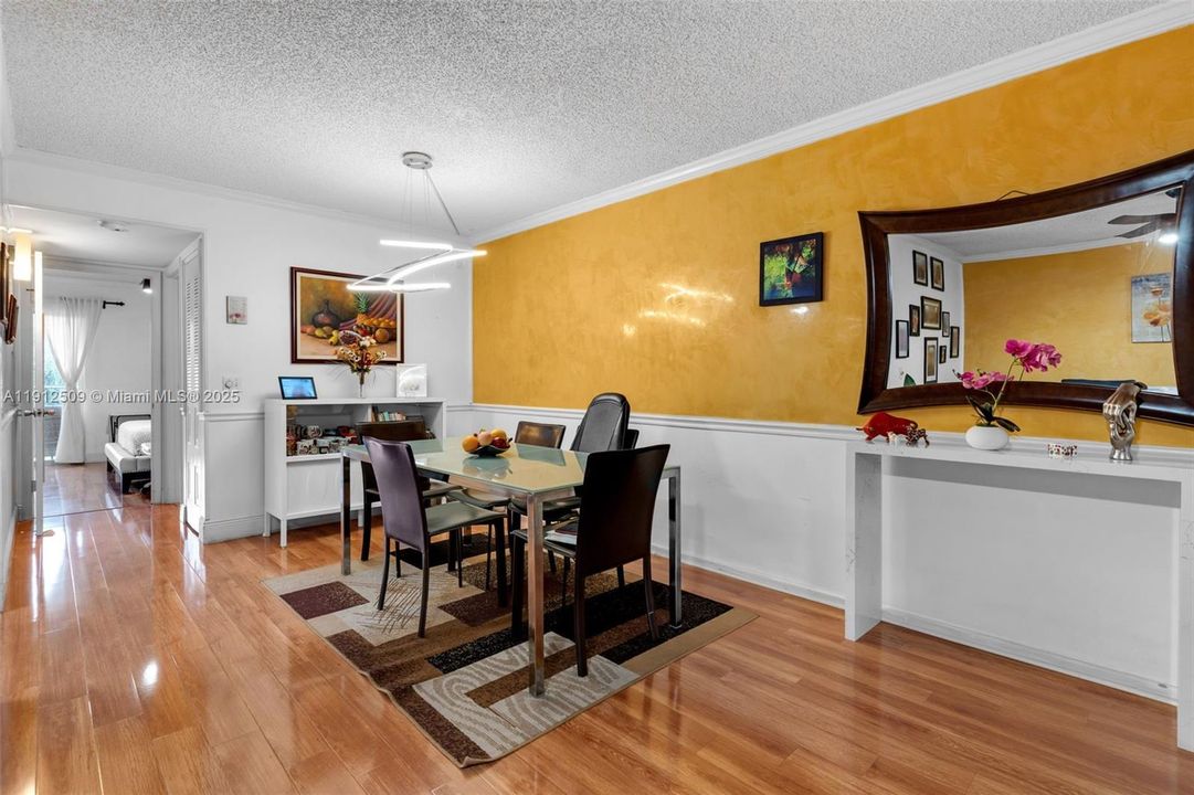 Active With Contract: $1,500 (1 beds, 1 baths, 811 Square Feet)