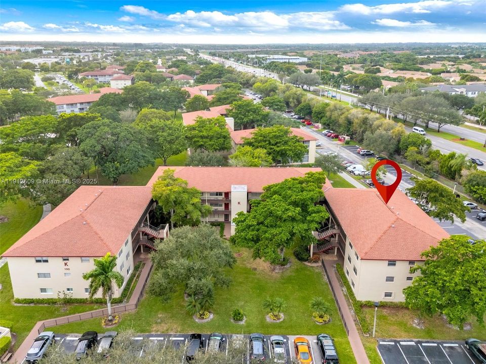 Active With Contract: $1,500 (1 beds, 1 baths, 811 Square Feet)