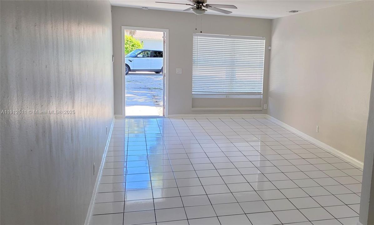 合同活跃: $1,900 (3 贝兹, 2 浴室, 1768 平方英尺)