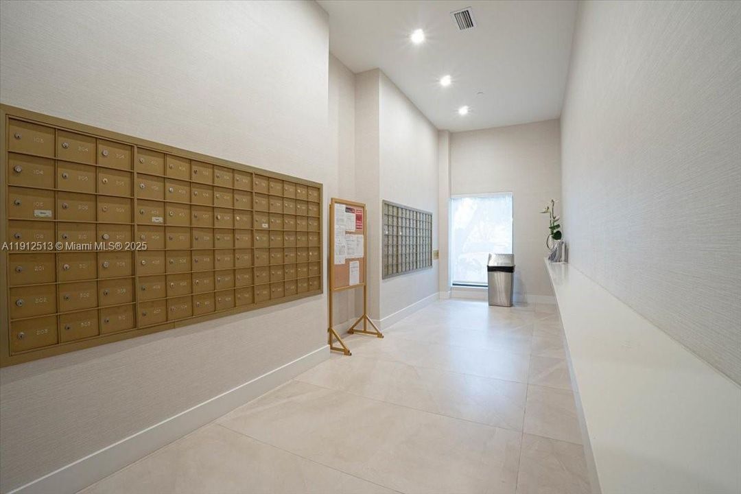 Activo con contrato: $649,900 (3 camas, 2 baños, 1870 Pies cuadrados)