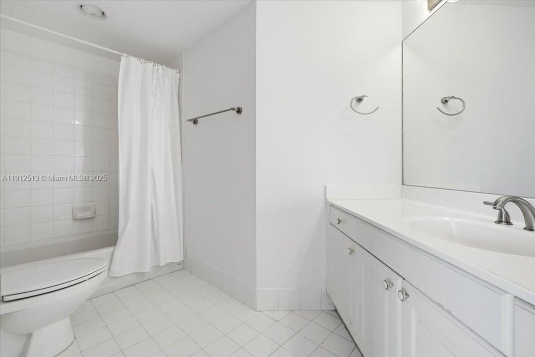 Activo con contrato: $649,900 (3 camas, 2 baños, 1870 Pies cuadrados)