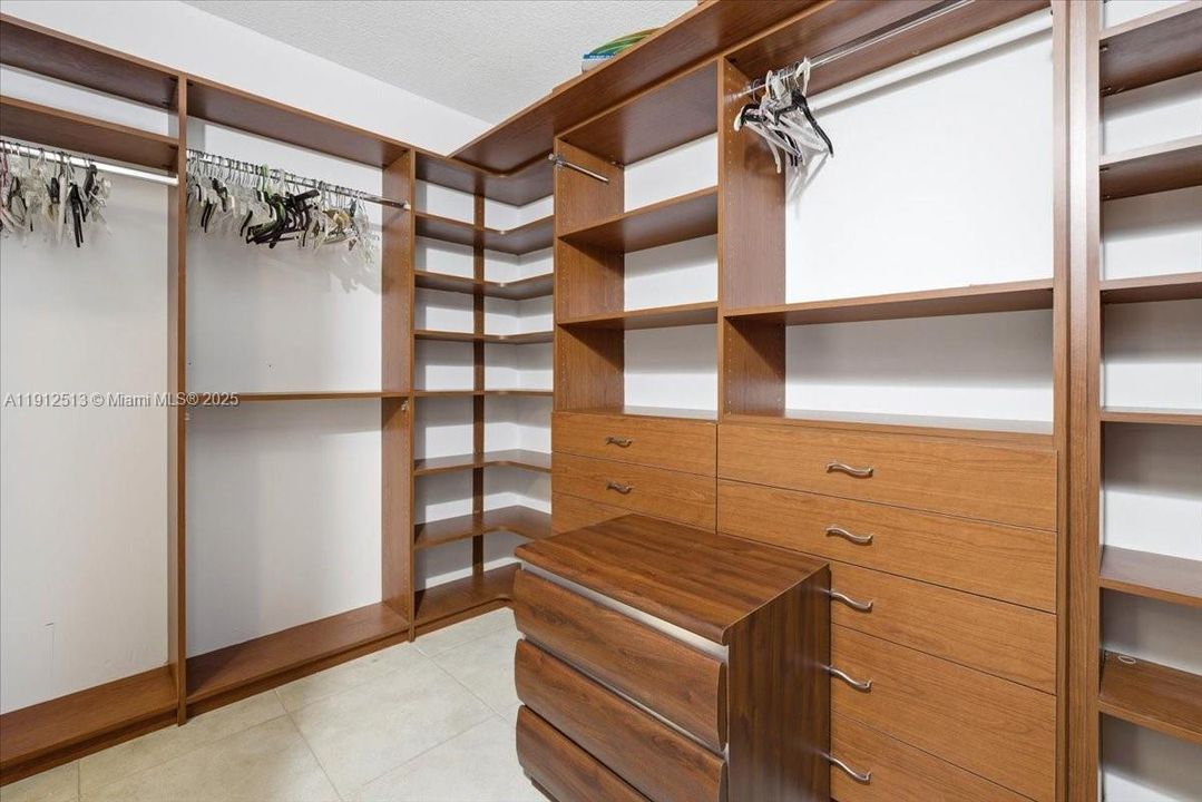 primary bedroom walk in closet